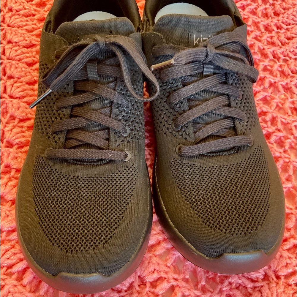 KIZIK Men's Black Sneakers